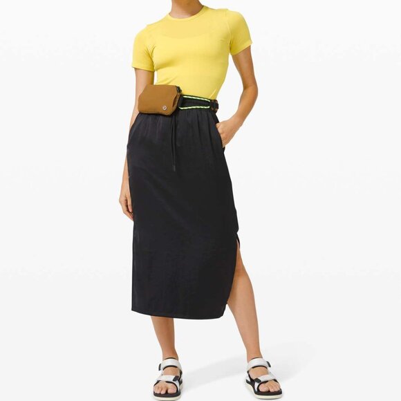 NEW Lululemon Hold Tight Short Sleeve Tee Yellow Serpentine size 4 - Picture 1 of 6